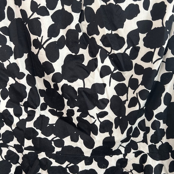 NY&Co Black White Floral Peplum Top | Workwear Chic - Picture 3 of 3